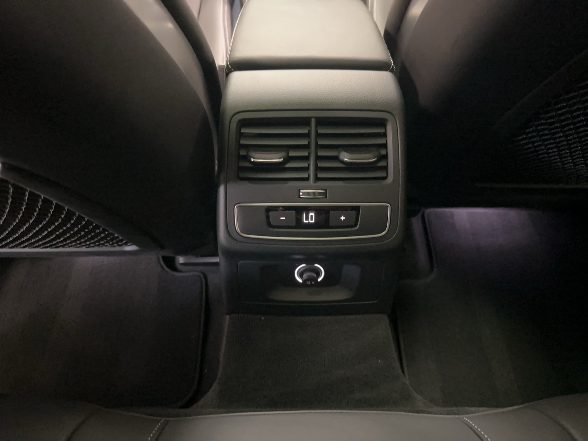 AUDI RS4 Avant quattro tiptronic-image-28