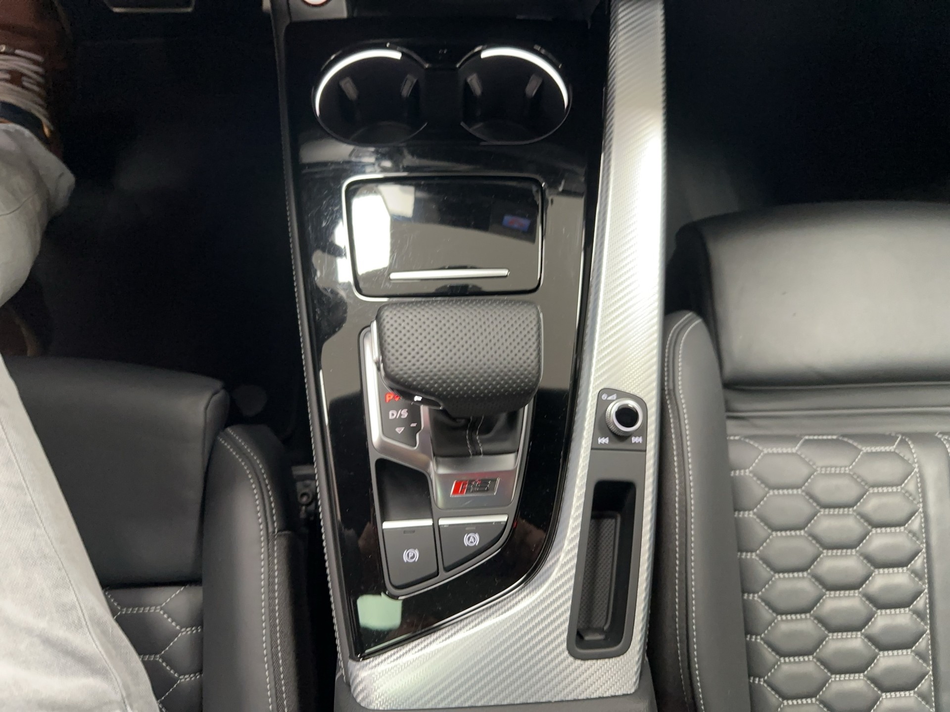 AUDI RS4 Avant quattro tiptronic-image-22