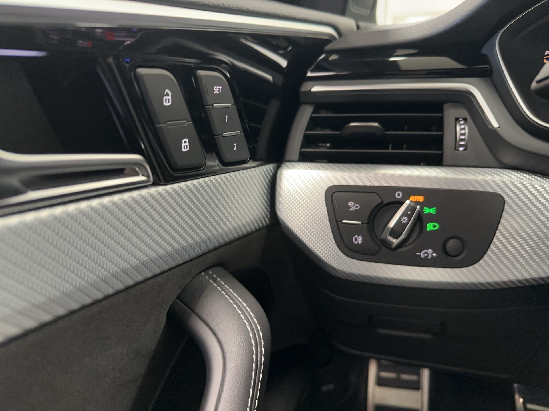 AUDI RS4 Avant quattro tiptronic-image-26