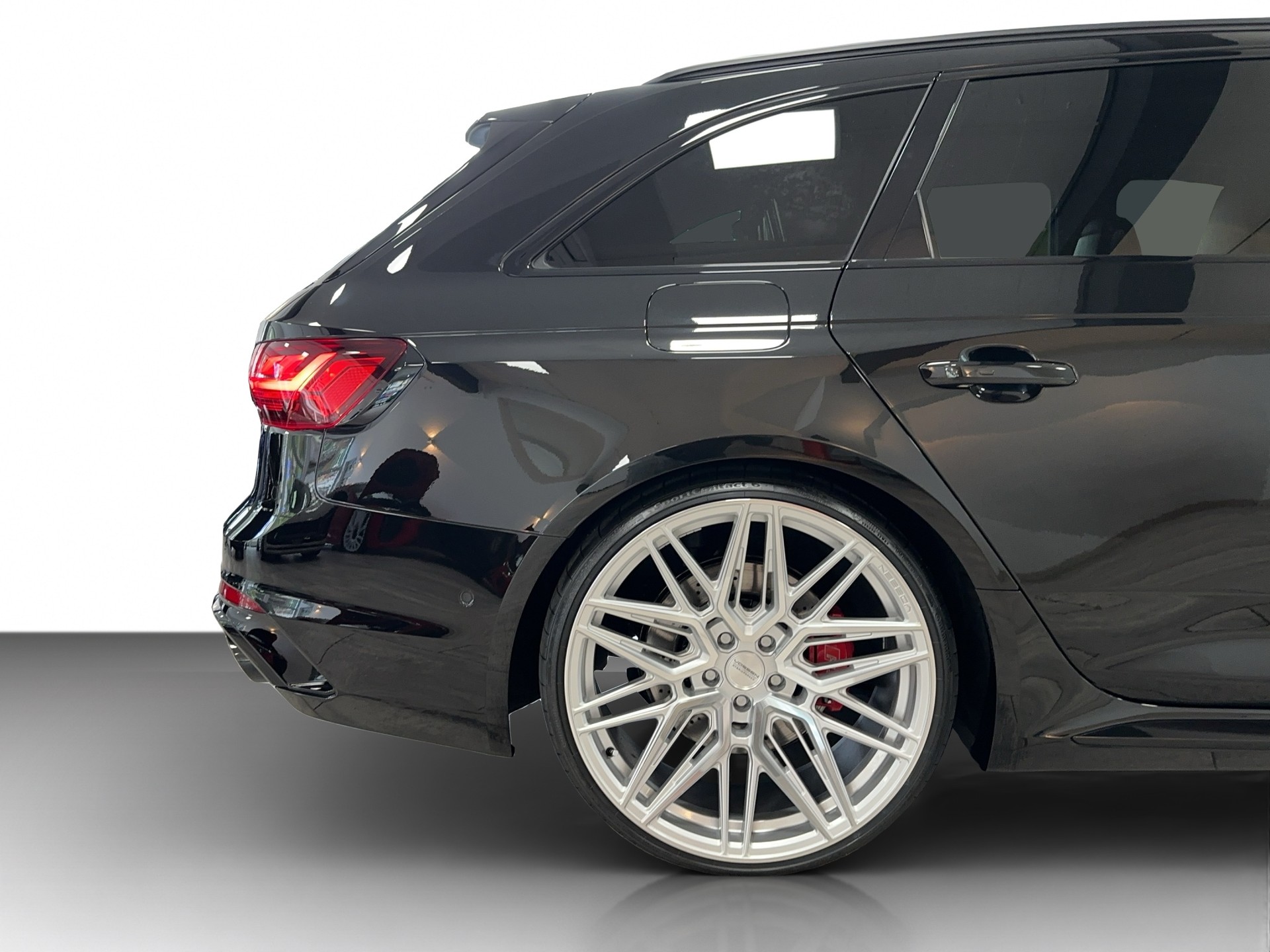 AUDI RS4 Avant quattro tiptronic-image-10
