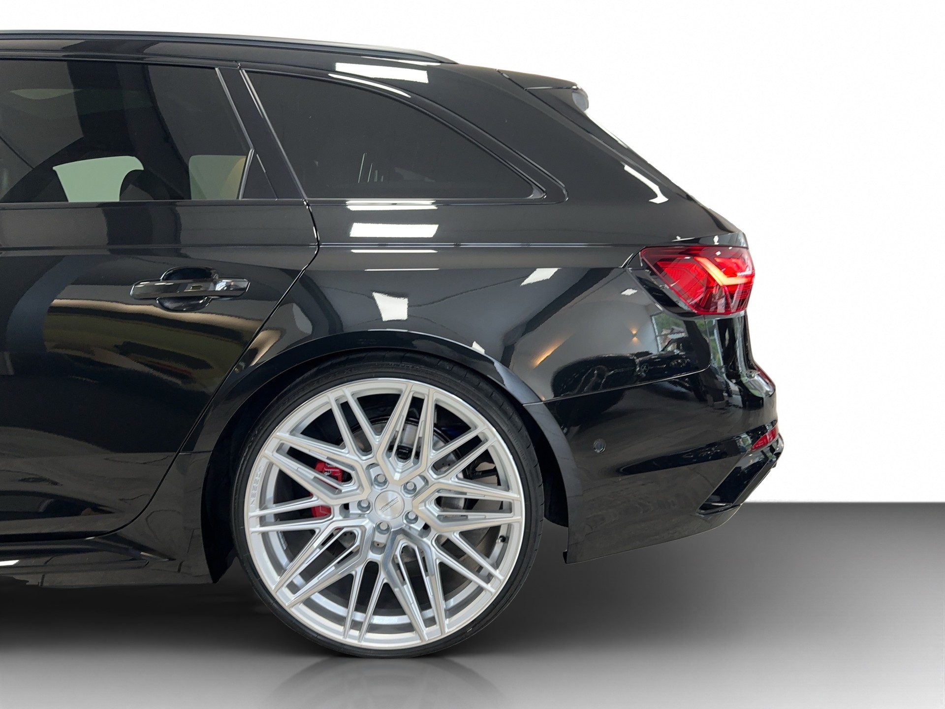 AUDI RS4 Avant quattro tiptronic-image-14