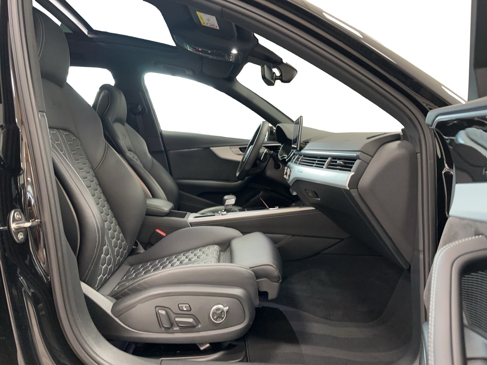 AUDI RS4 Avant quattro tiptronic-image-6