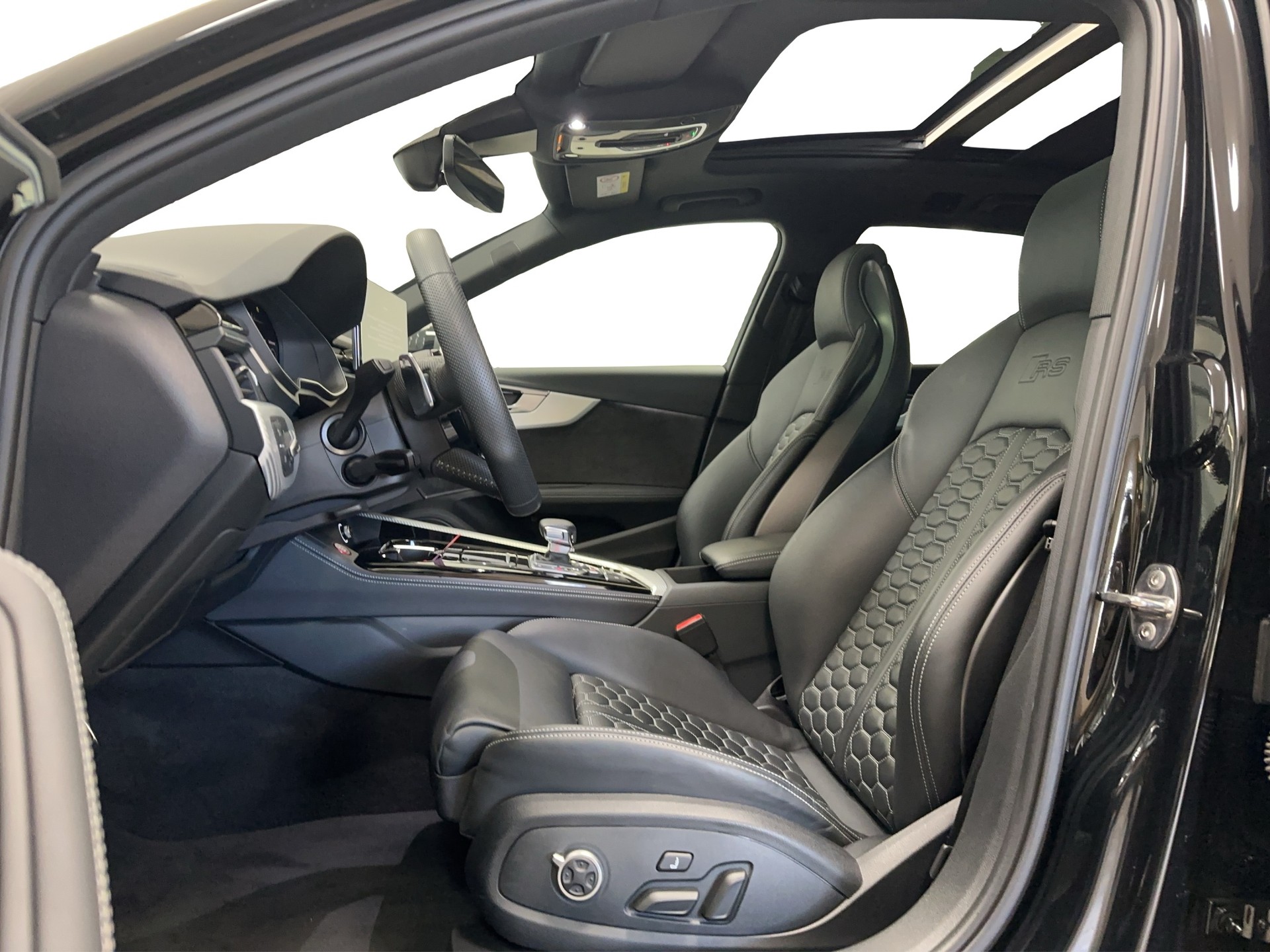 AUDI RS4 Avant quattro tiptronic-image-19