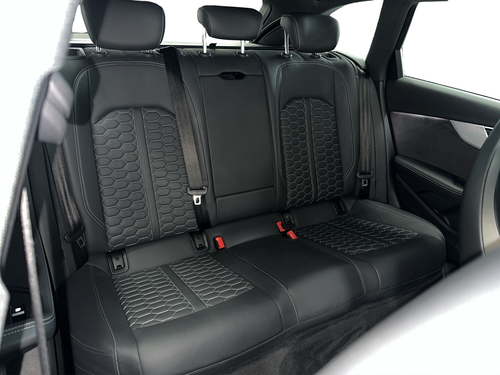 AUDI RS4 Avant quattro tiptronic-image-8