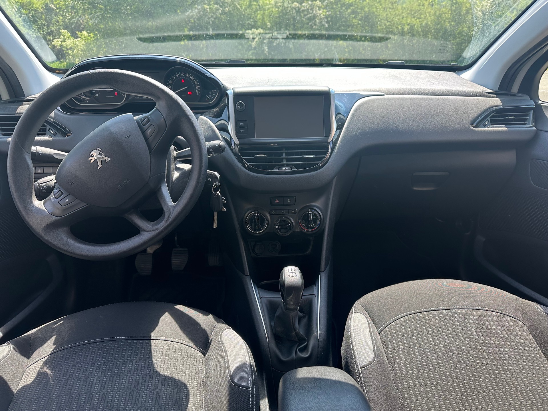 PEUGEOT 208 1.2 VTI Roland Garros-image-5