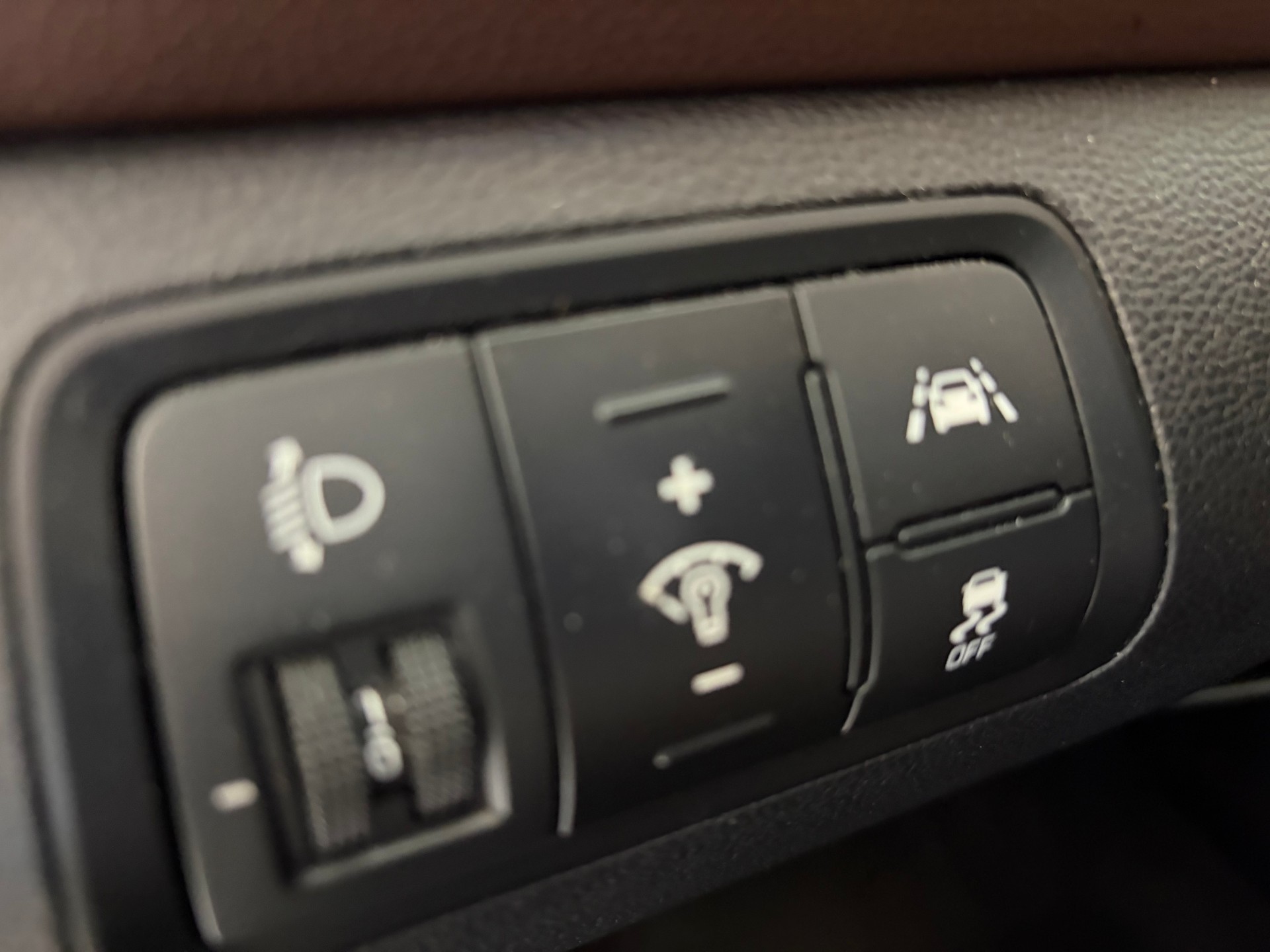 HYUNDAI i20 1.4 Amplia Automatic-image-11