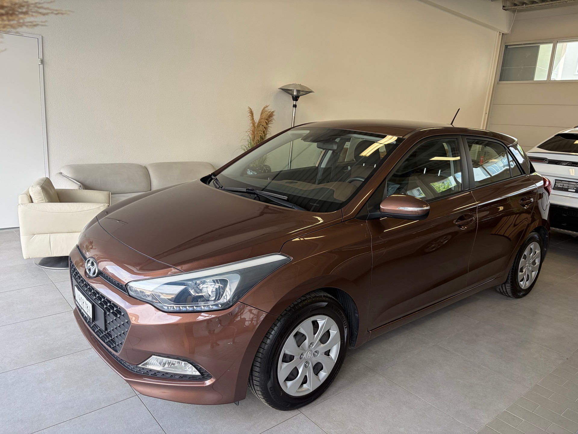 HYUNDAI i20 1.4 Amplia Automatic-image-2