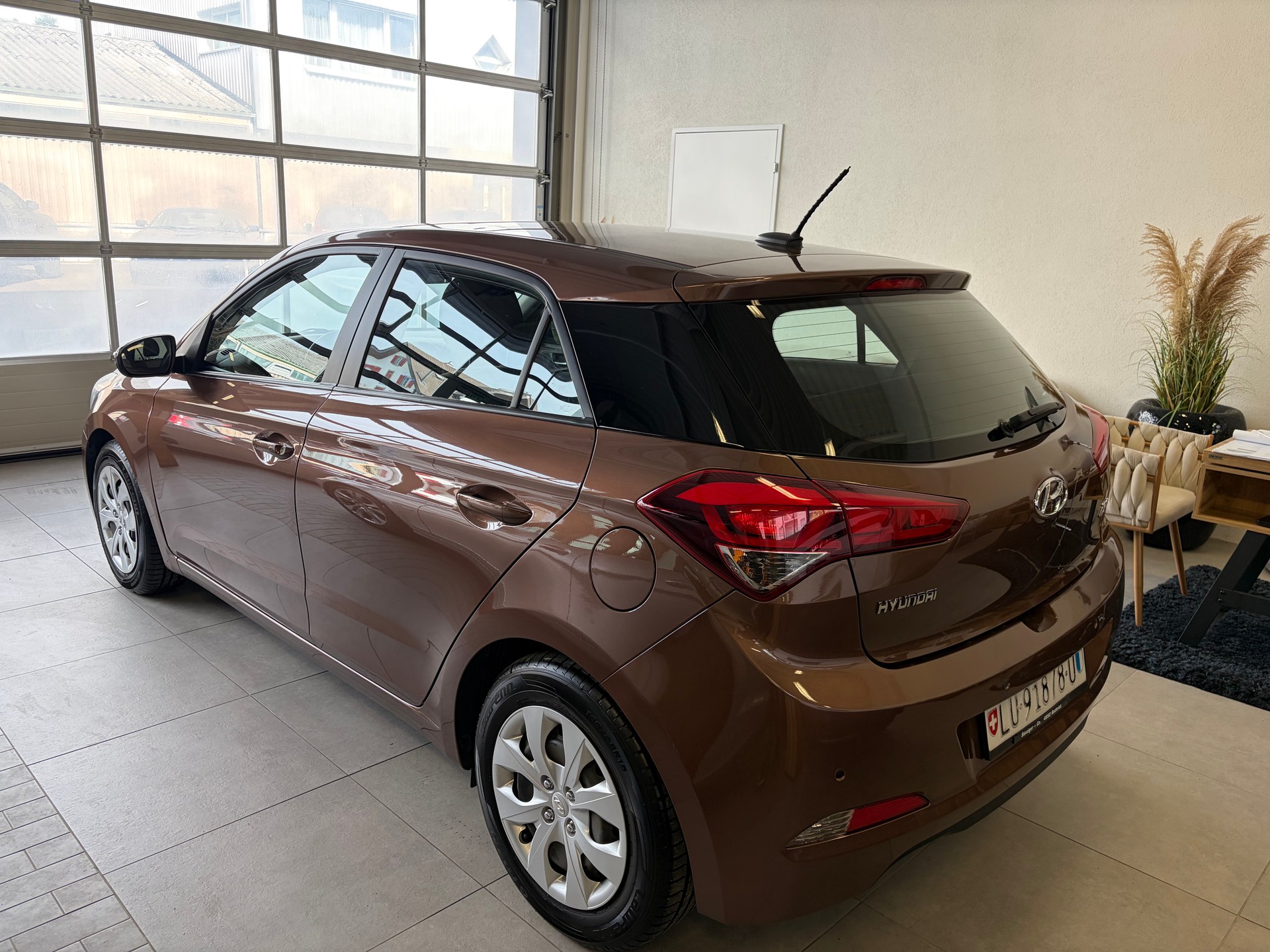 HYUNDAI i20 1.4 Amplia Automatic-image-4