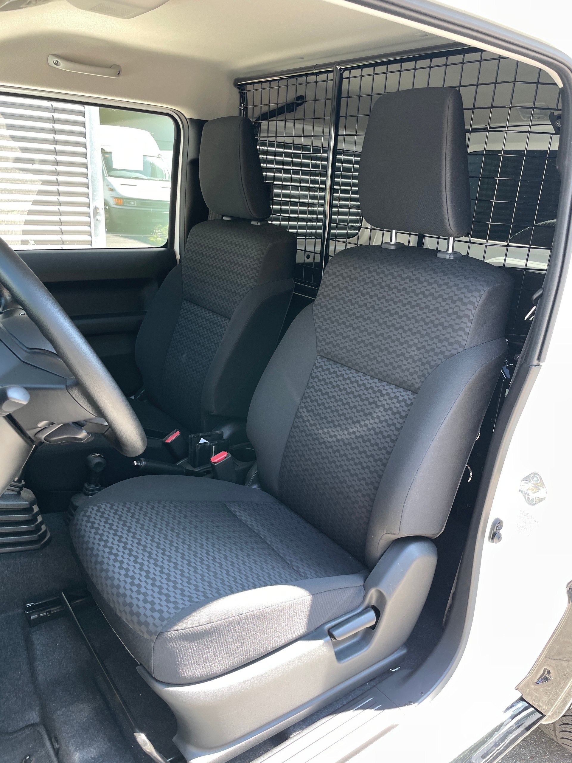 SUZUKI Jimny 1.5 Compact+ 4x4 BRABUS EDITION-image-12