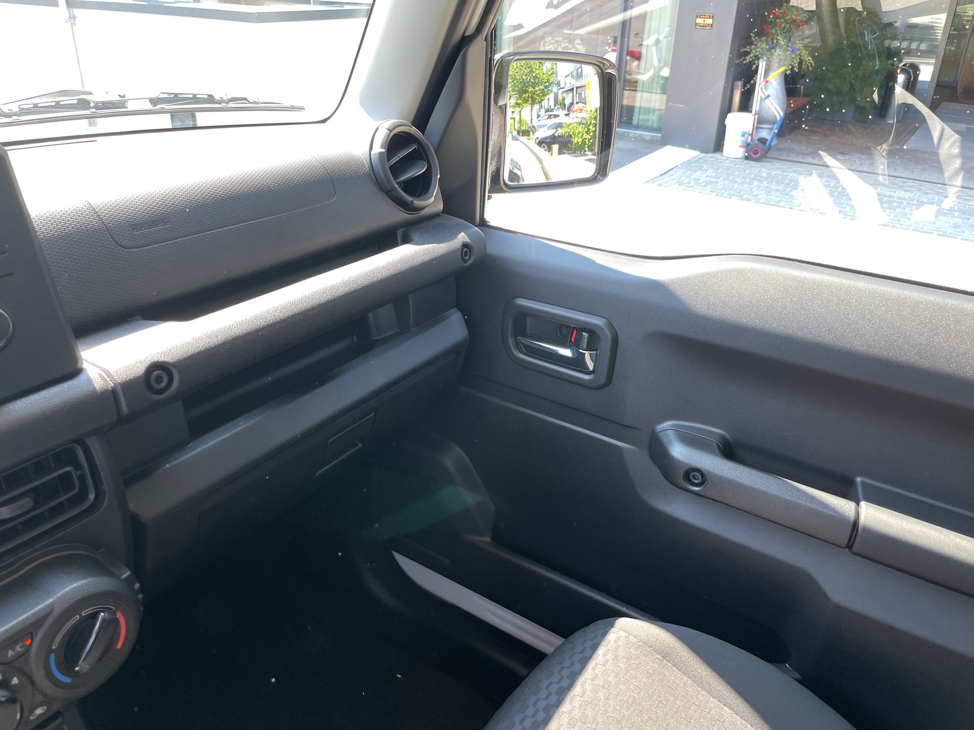SUZUKI Jimny 1.5 Compact+ 4x4 BRABUS EDITION-image-18