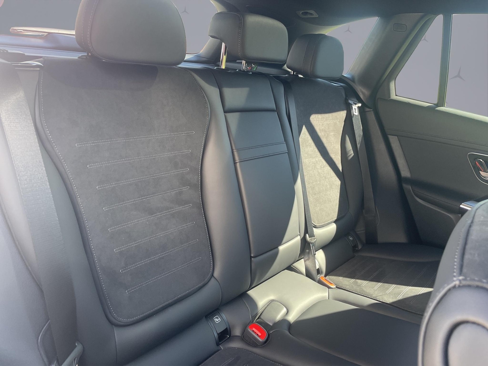 MERCEDES-BENZ GLC 220 d AMG Line 4matic-image-18
