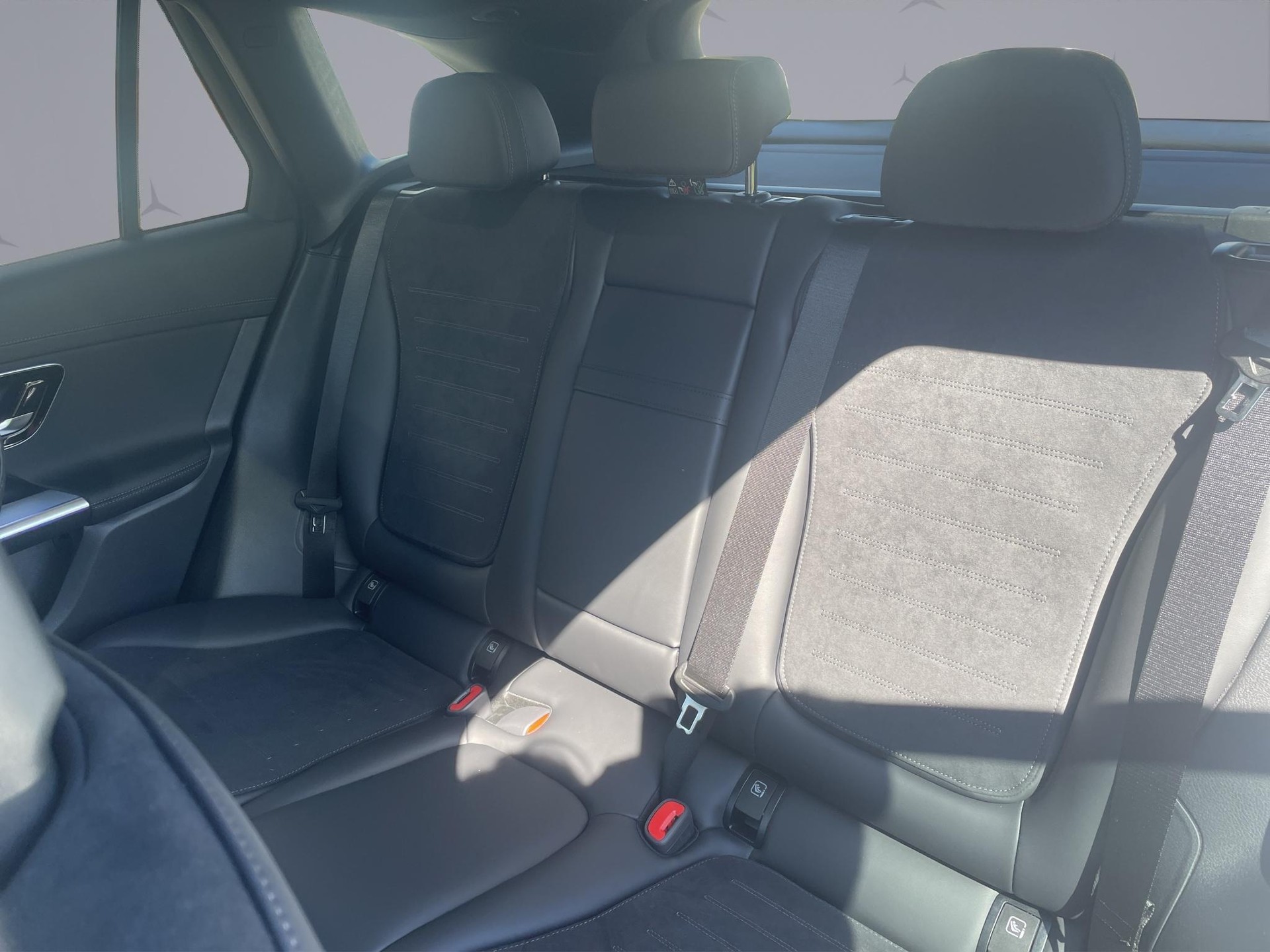 MERCEDES-BENZ GLC 220 d AMG Line 4matic-image-13
