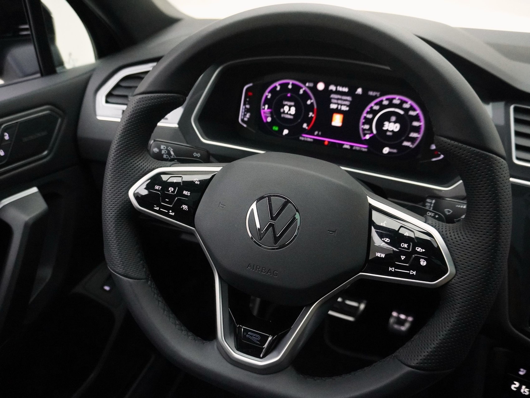 VW Tiguan Allspace 2.0 TSI DSG R-Line Black Style 4Motion **Ledersitze mit Memory**-image-9