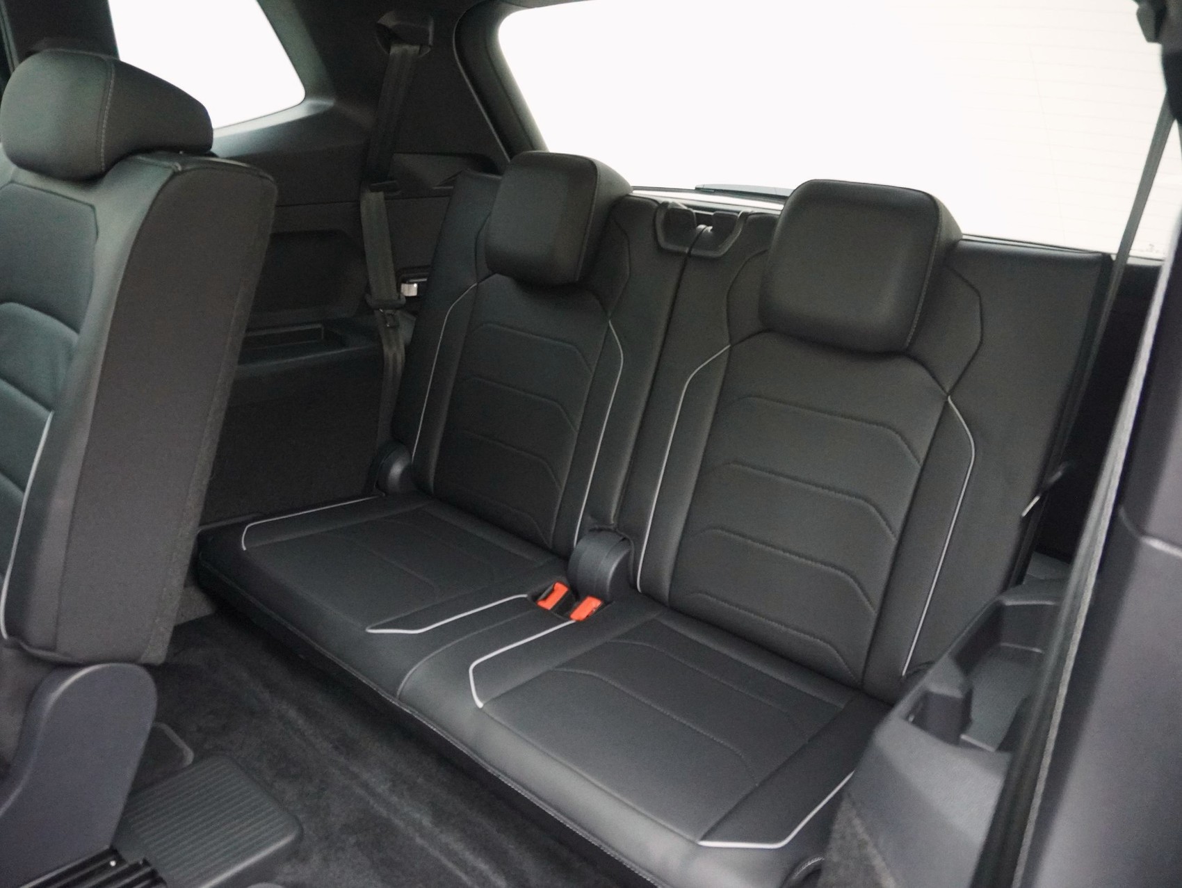 VW Tiguan Allspace 2.0 TSI DSG R-Line Black Style 4Motion **Ledersitze mit Memory**-image-13