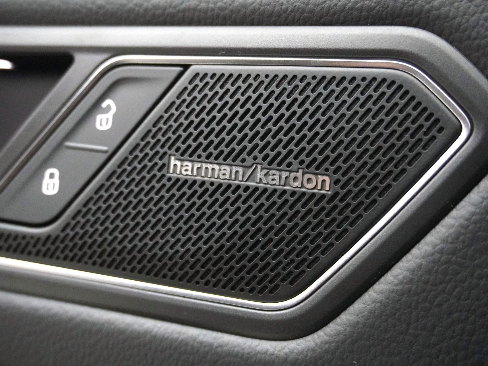 VW Tiguan Allspace 2.0 TSI DSG R-Line Black Style 4Motion **Ledersitze mit Memory**-image-15