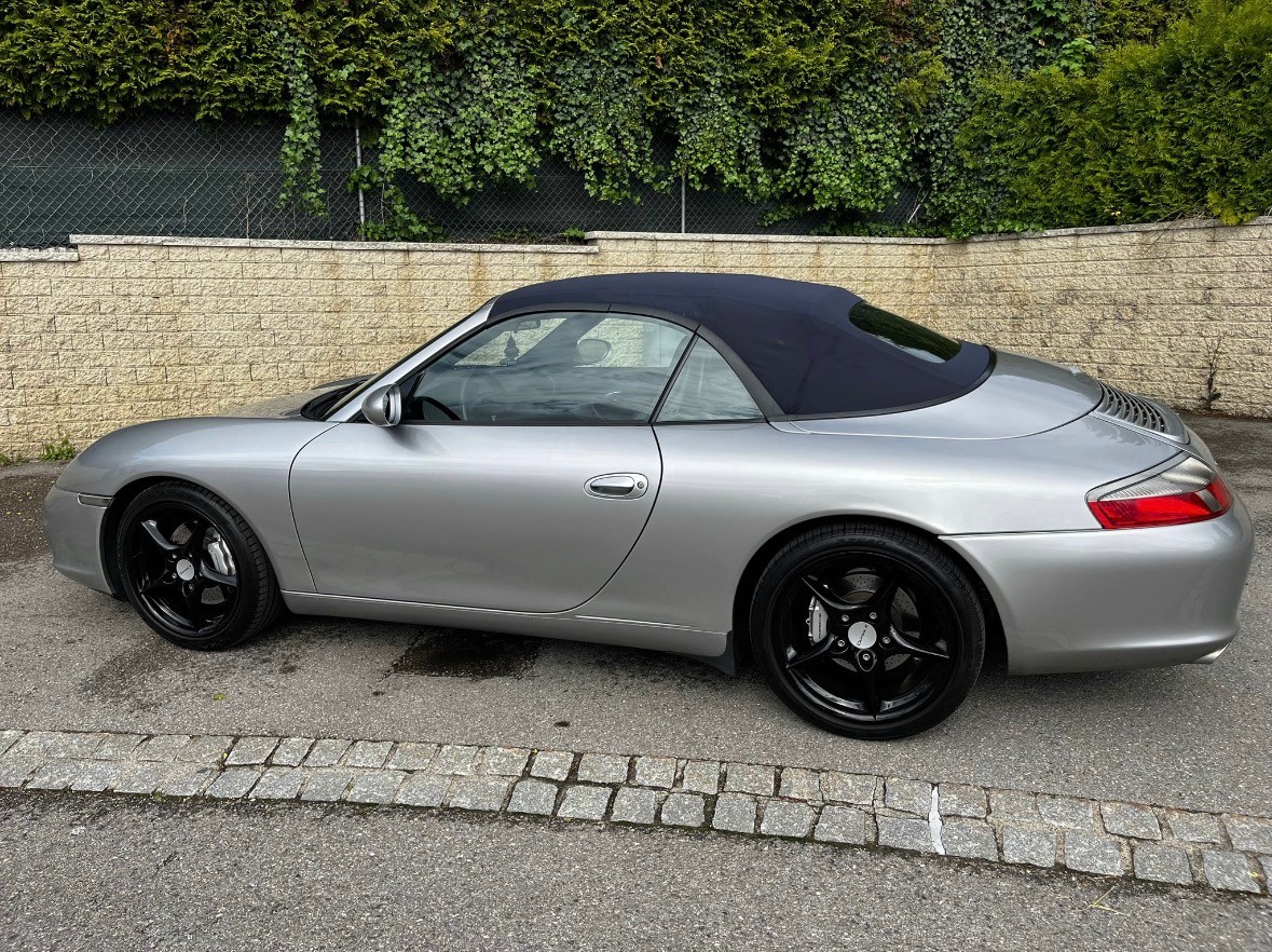 PORSCHE 911 Carrera 4 Cabrio-image-9