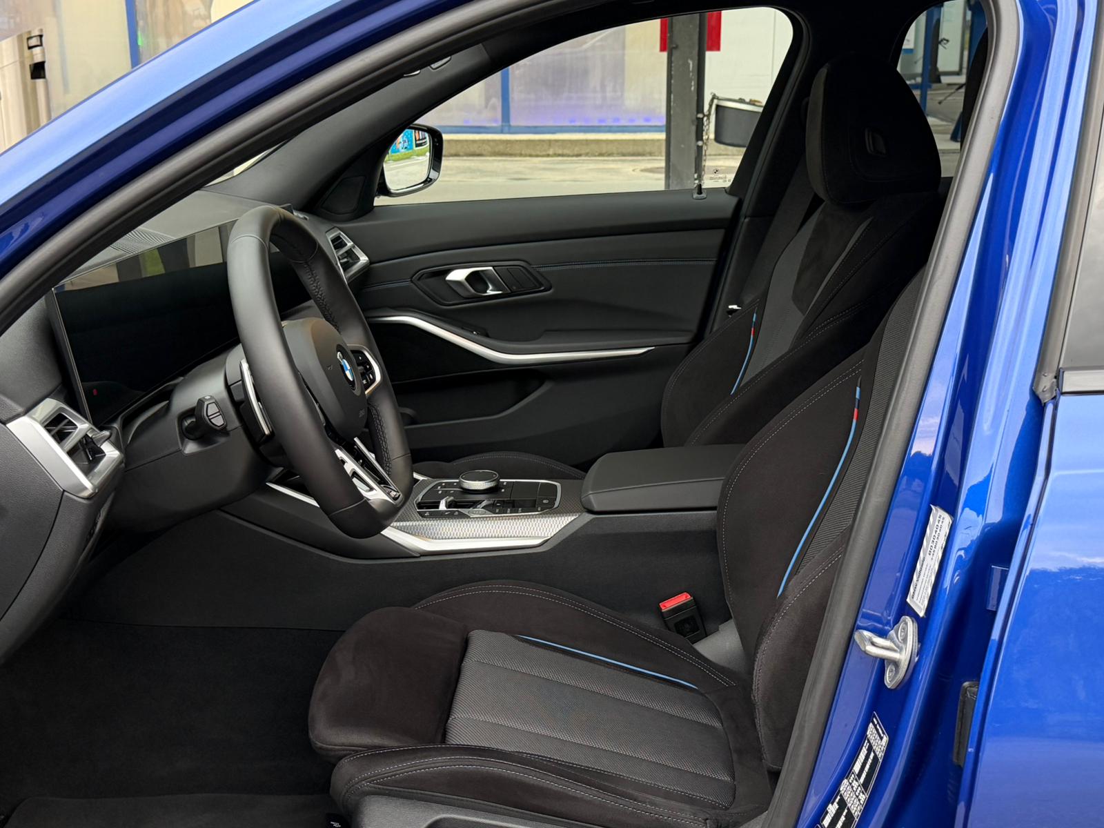 BMW 330i Touring xDrive Steptronic M Sport *Shadow-Line**Live Cockpit**245PS**Modell 2025*-image-9