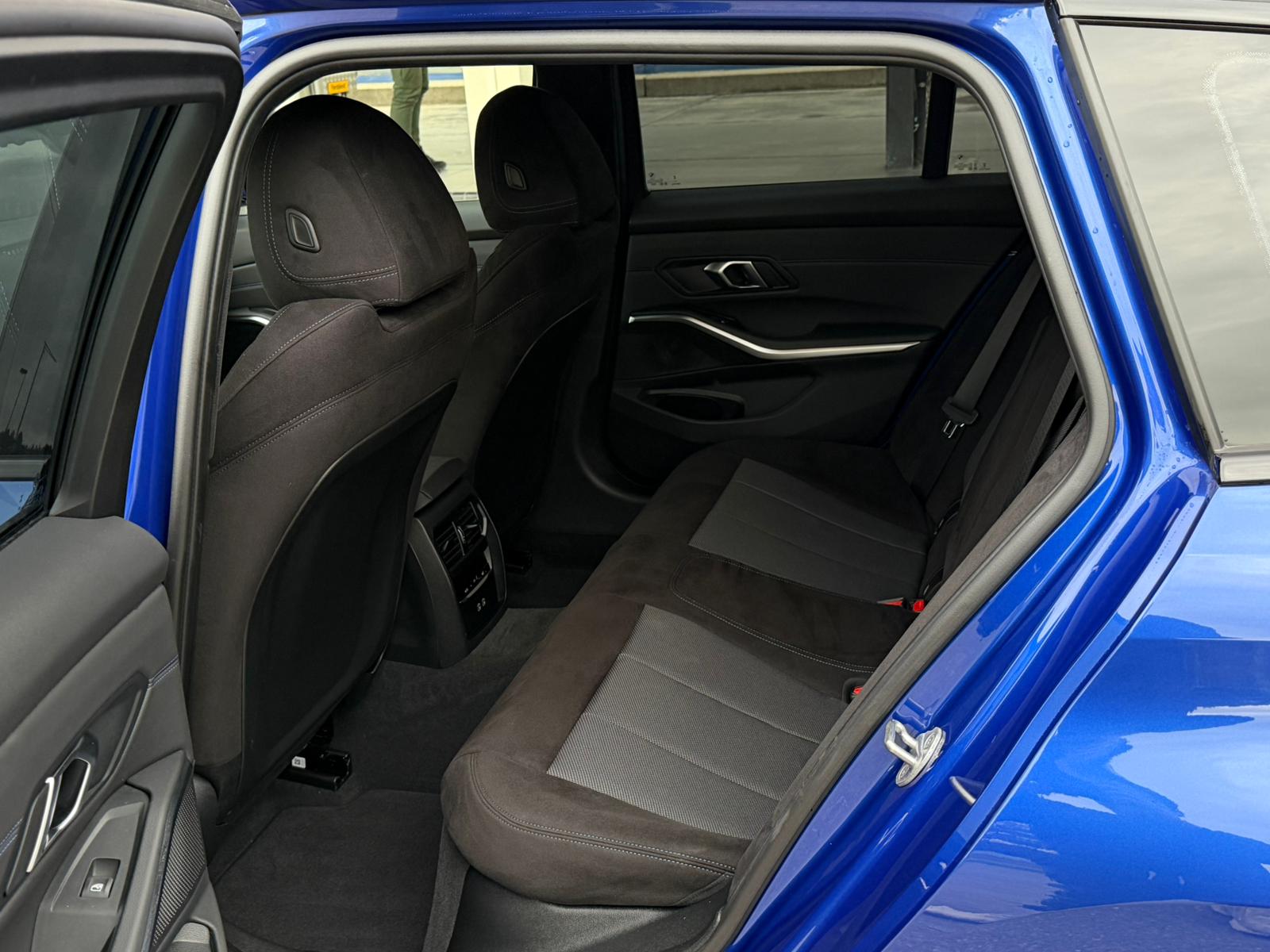 BMW 330i Touring xDrive Steptronic M Sport *Shadow-Line**Live Cockpit**245PS**Modell 2025*-image-11