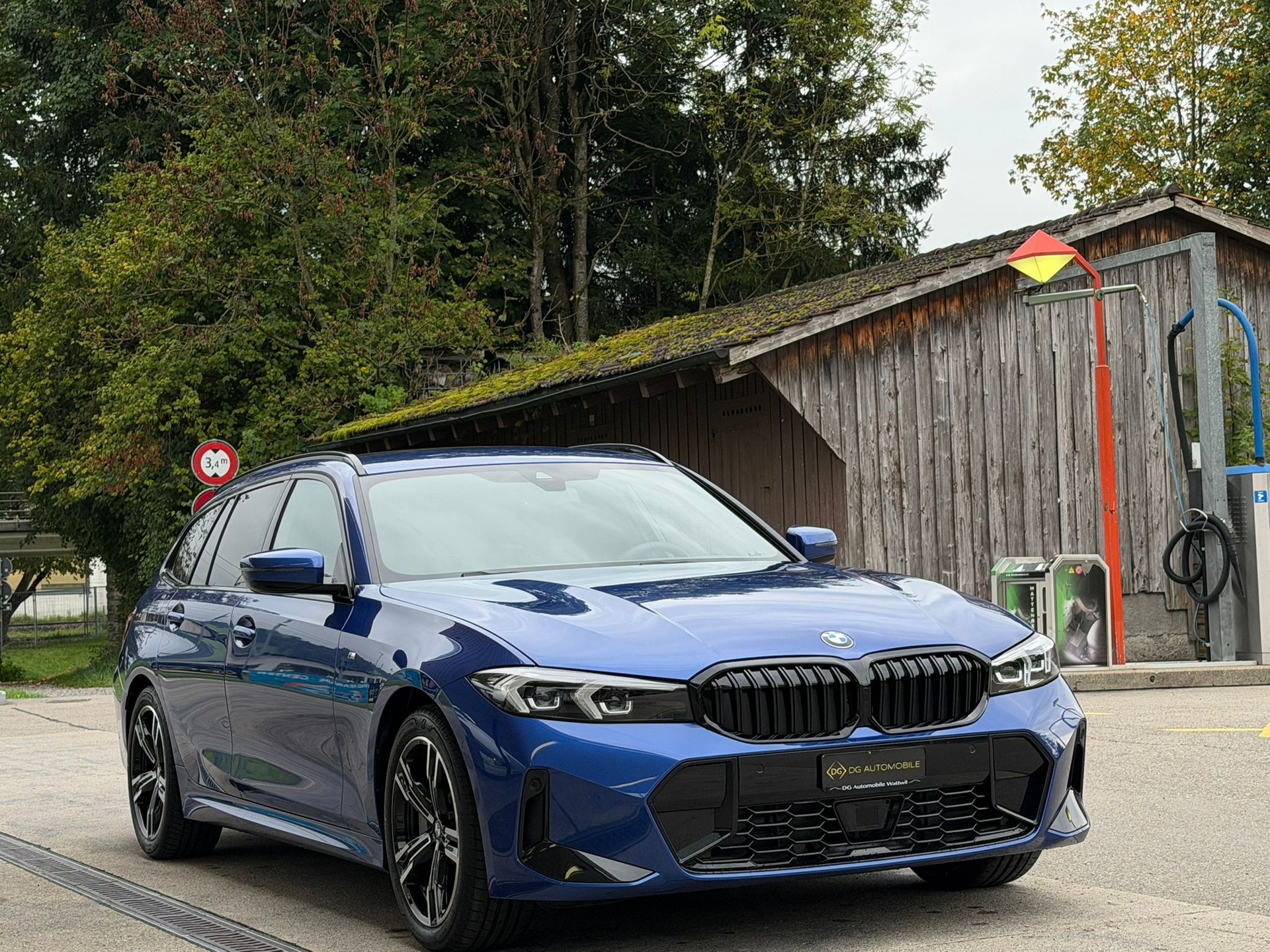 BMW 330i Touring xDrive Steptronic M Sport *Shadow-Line**Live Cockpit**245PS**Modell 2025*-showroom-element-2