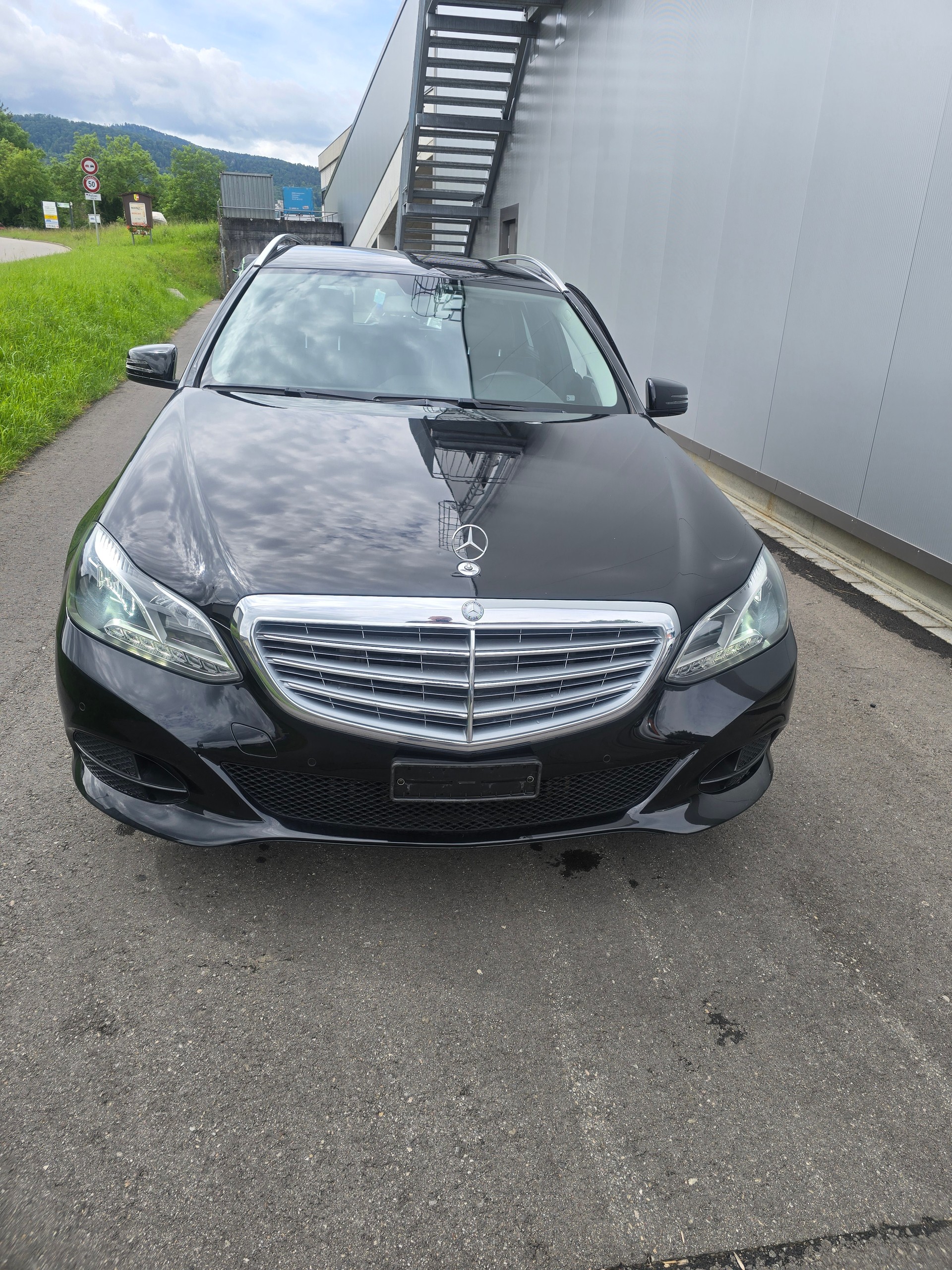 MERCEDES-BENZ E 220 BlueTEC Blue Efficiency Edition Avantgarde-image-0