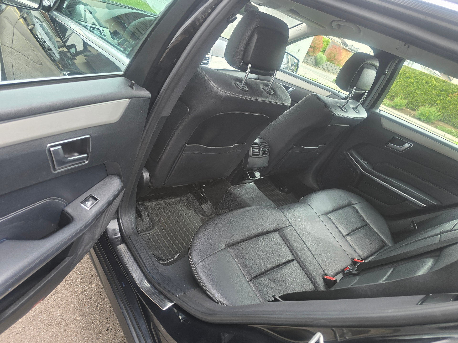 MERCEDES-BENZ E 220 BlueTEC Blue Efficiency Edition Avantgarde-image-9
