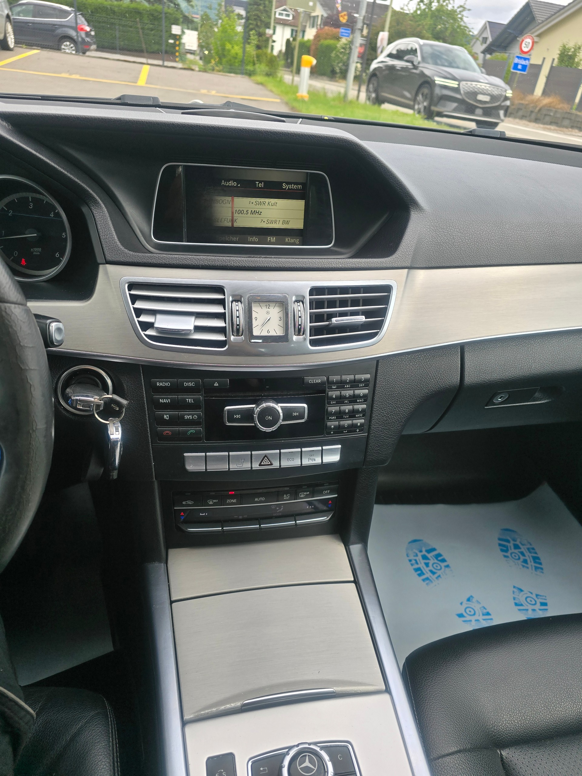 MERCEDES-BENZ E 220 BlueTEC Blue Efficiency Edition Avantgarde-image-11