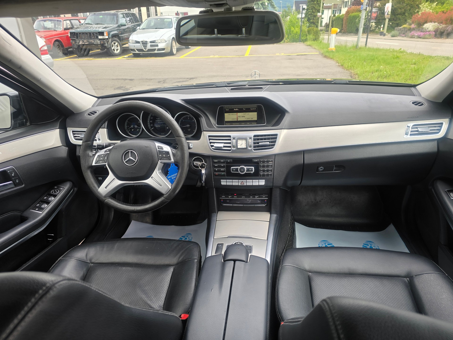 MERCEDES-BENZ E 220 BlueTEC Blue Efficiency Edition Avantgarde-image-6