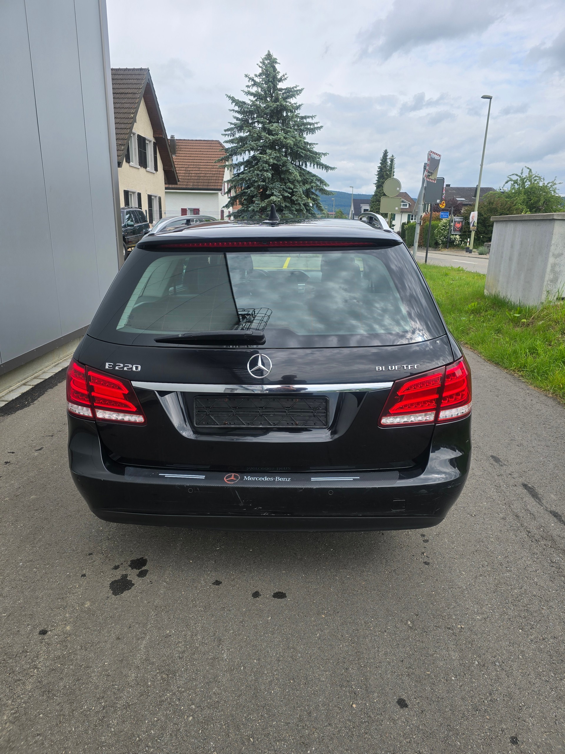 MERCEDES-BENZ E 220 BlueTEC Blue Efficiency Edition Avantgarde-image-3