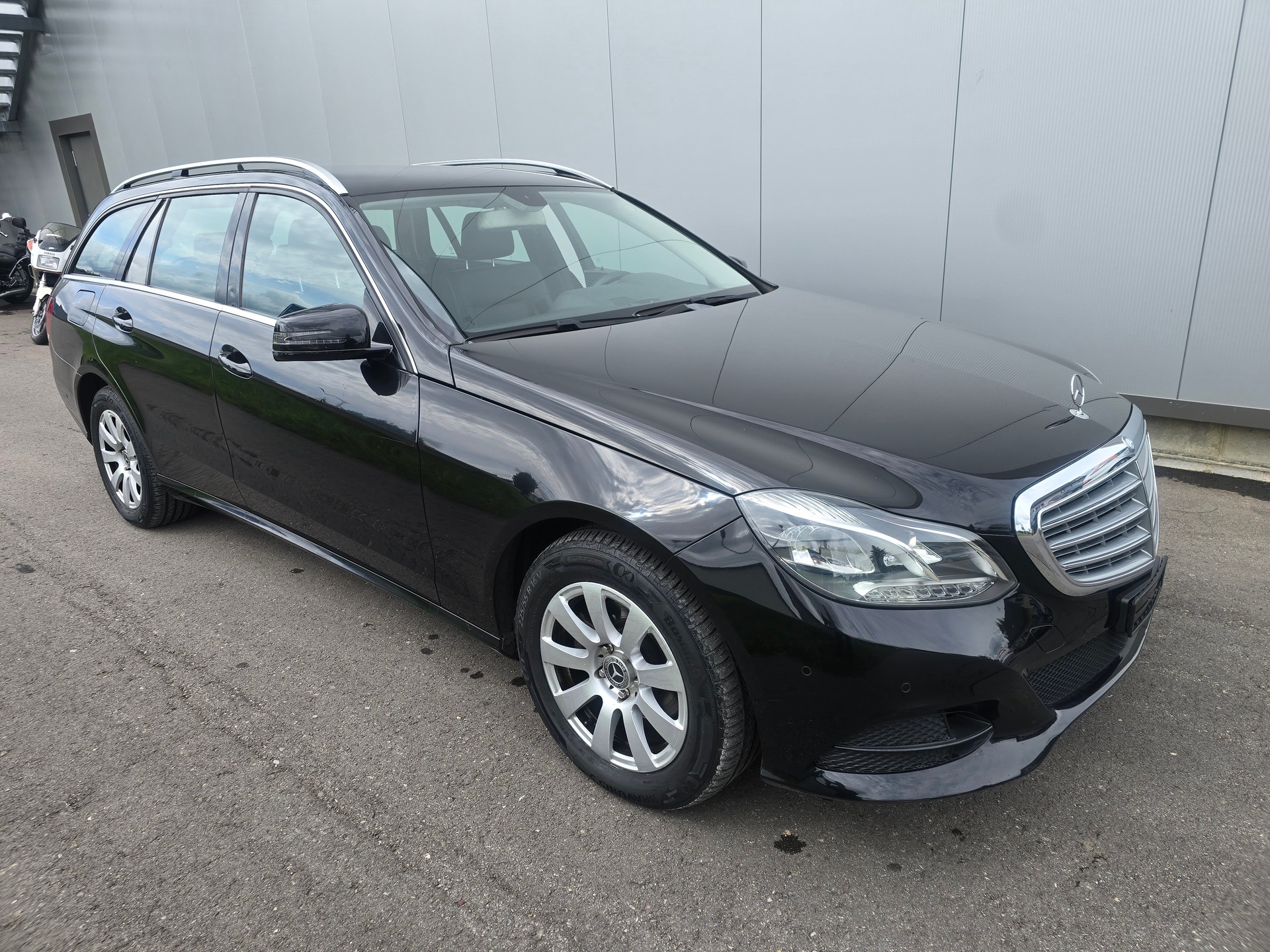 MERCEDES-BENZ E 220 BlueTEC Blue Efficiency Edition Avantgarde-image-1