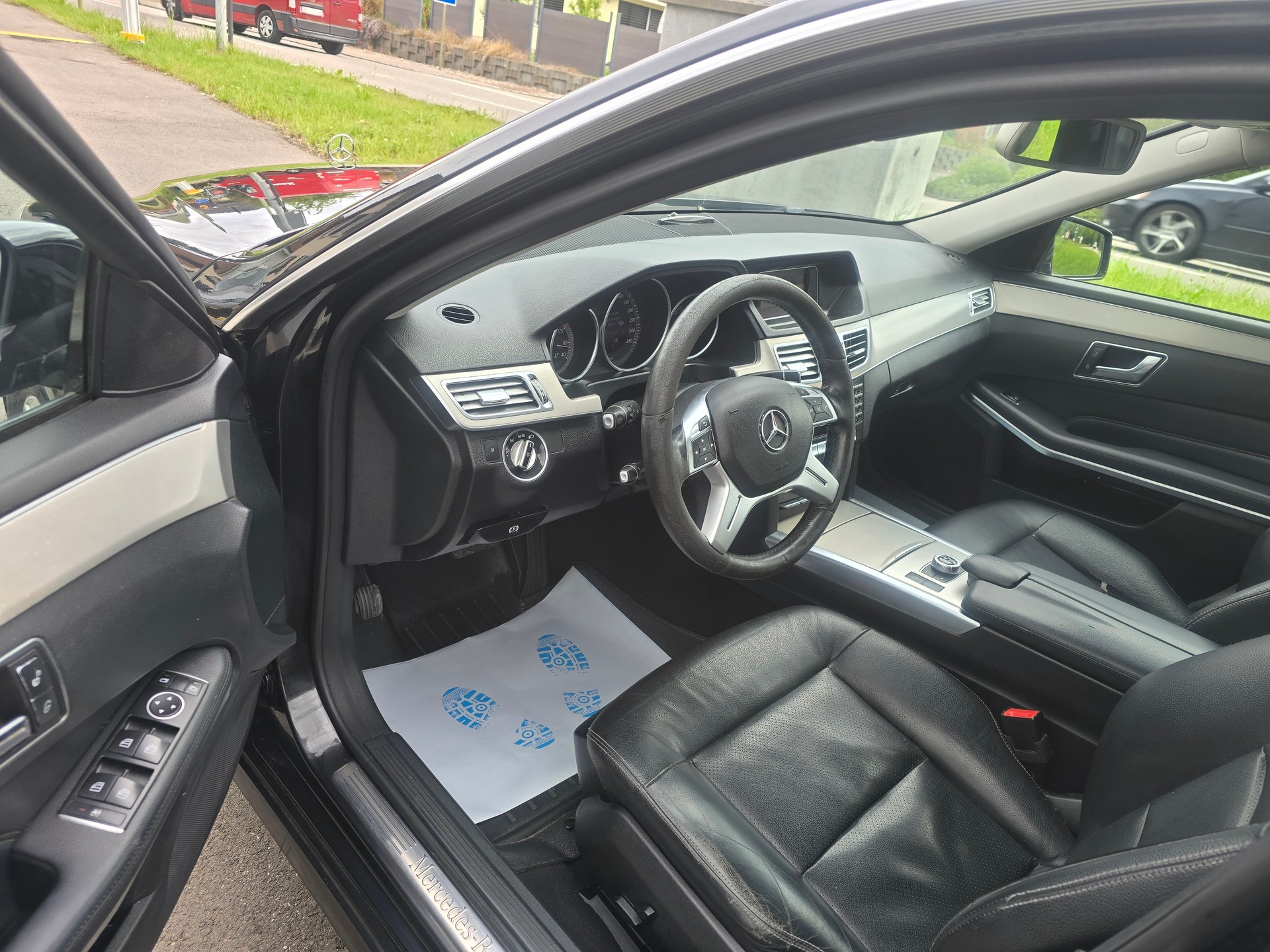 MERCEDES-BENZ E 220 BlueTEC Blue Efficiency Edition Avantgarde-image-8