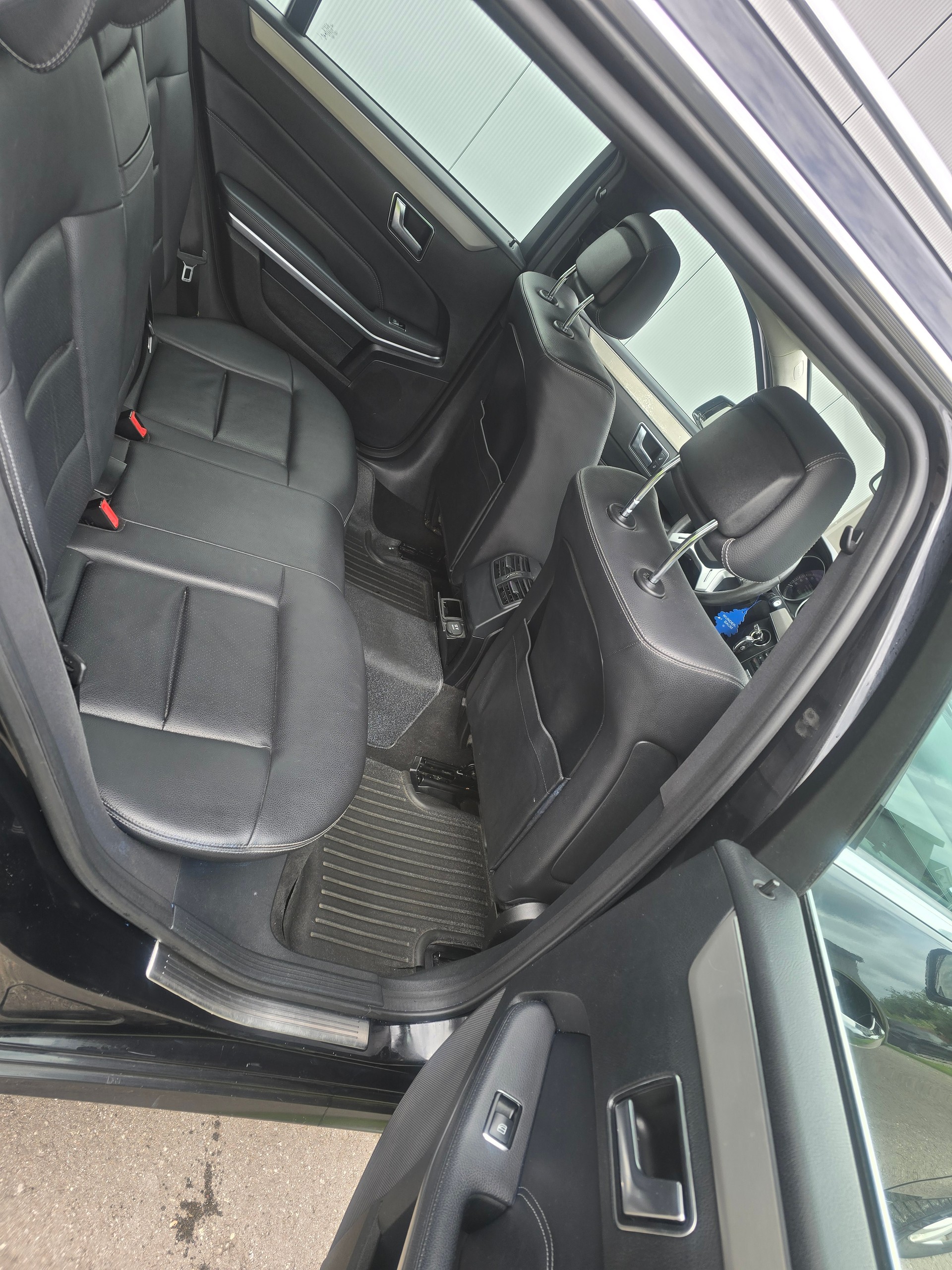MERCEDES-BENZ E 220 BlueTEC Blue Efficiency Edition Avantgarde-image-5