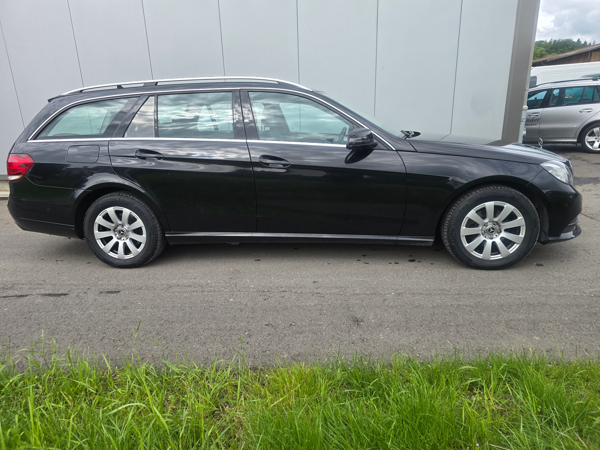 MERCEDES-BENZ E 220 BlueTEC Blue Efficiency Edition Avantgarde-image-2