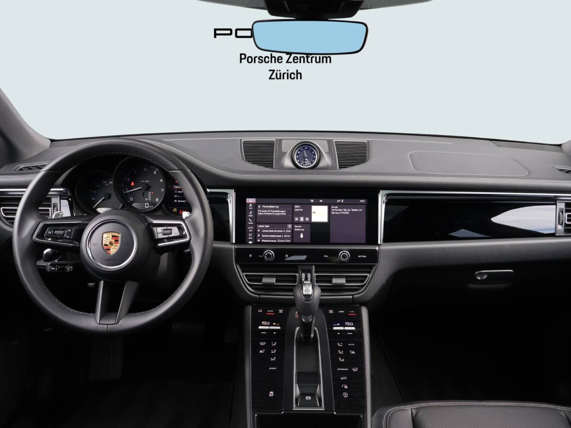 PORSCHE Macan-image-12