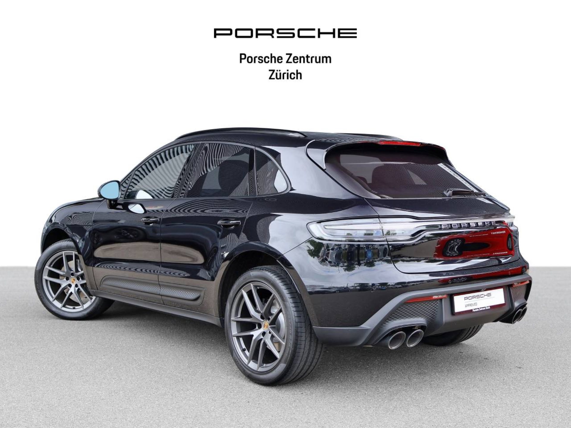 PORSCHE Macan-showroom-element-2