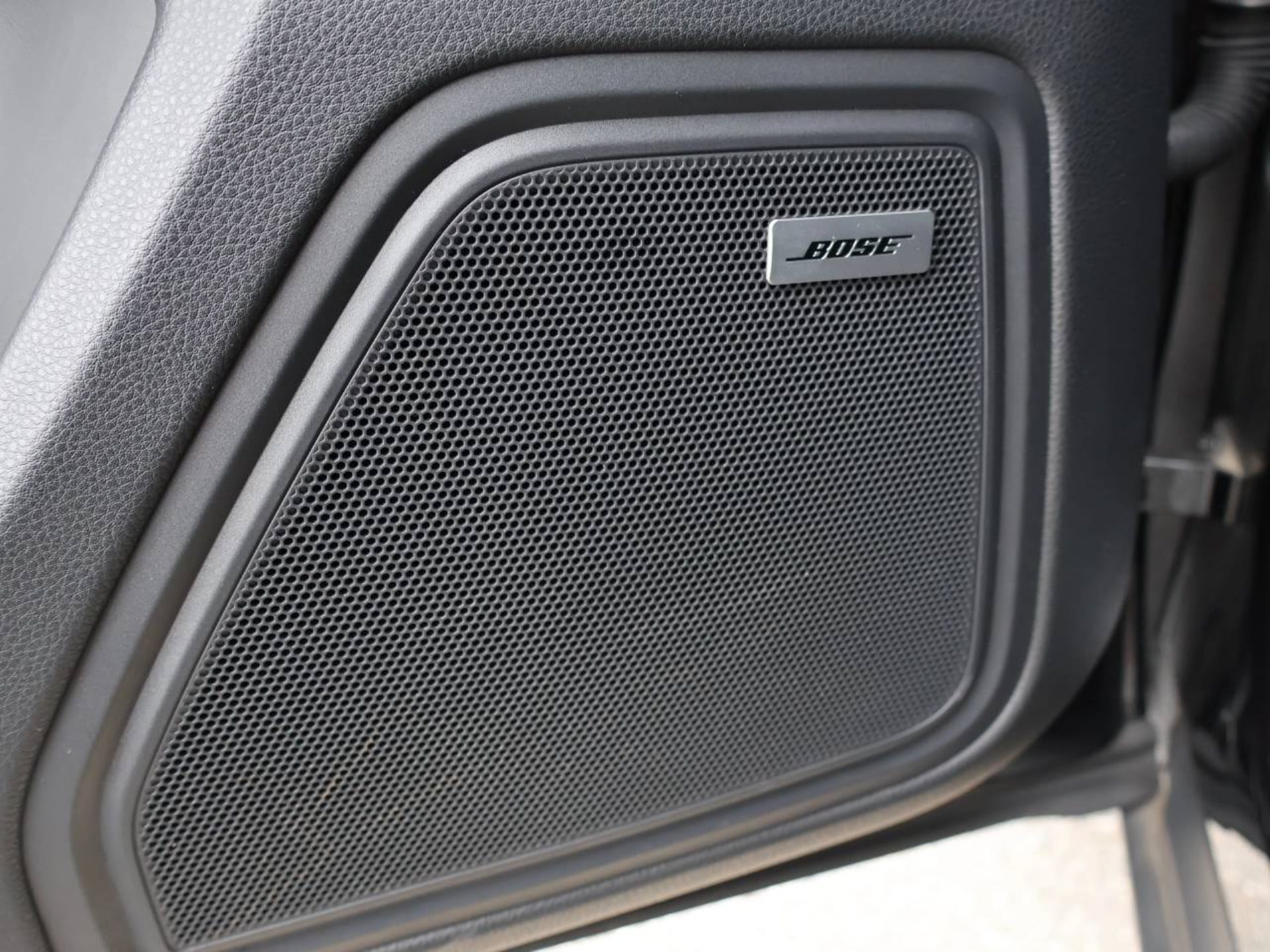 PORSCHE Macan-image-28