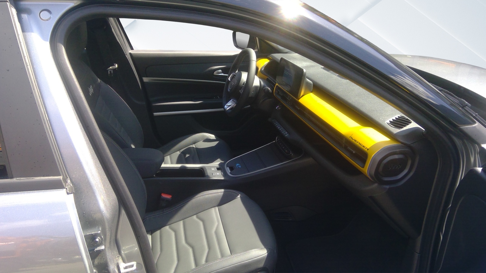 JEEP Avenger 54kWh Swiss Altitude Plus-image-4