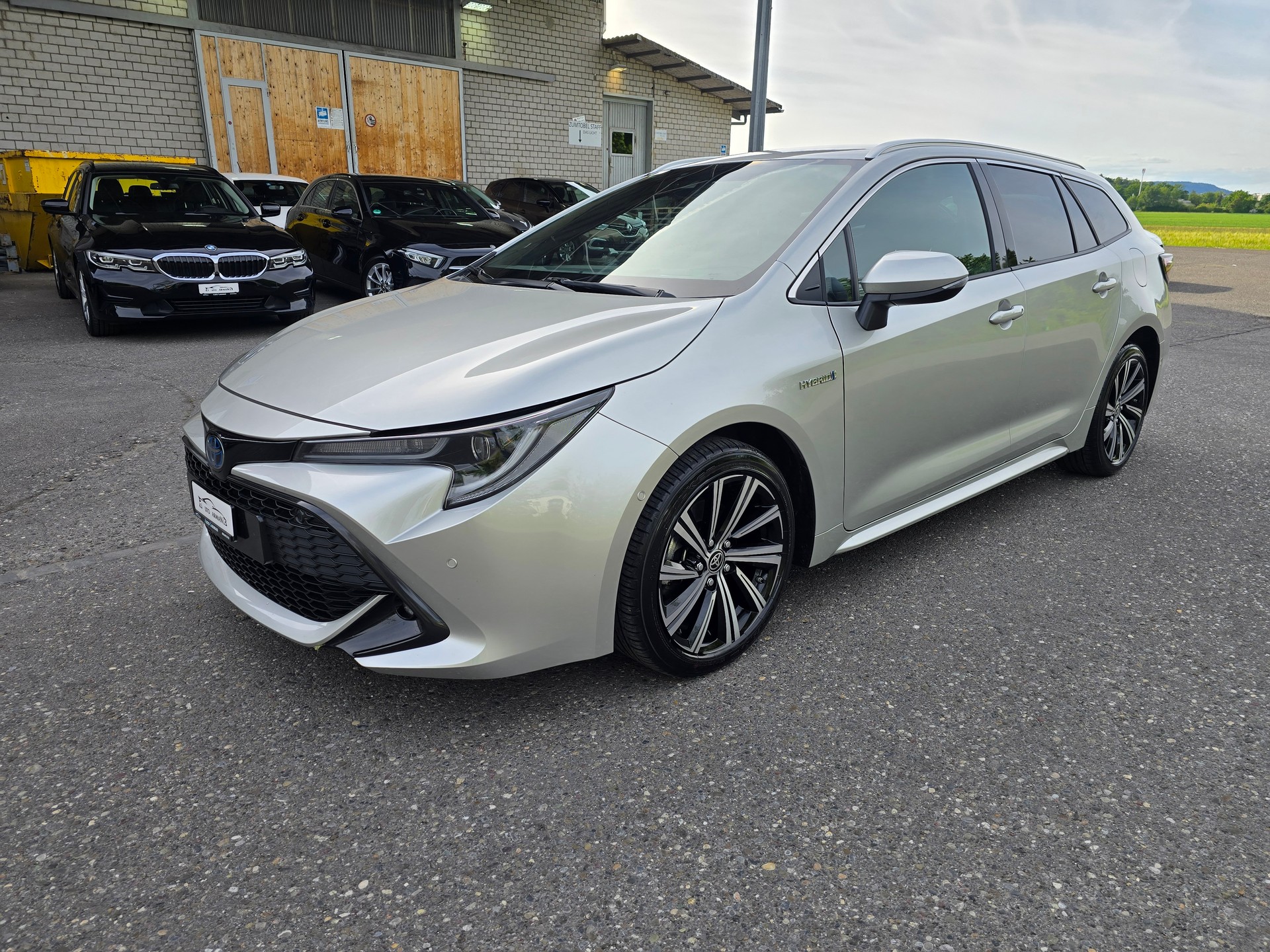 TOYOTA Corolla 2.0 HSD Premium e-CVT-image-2