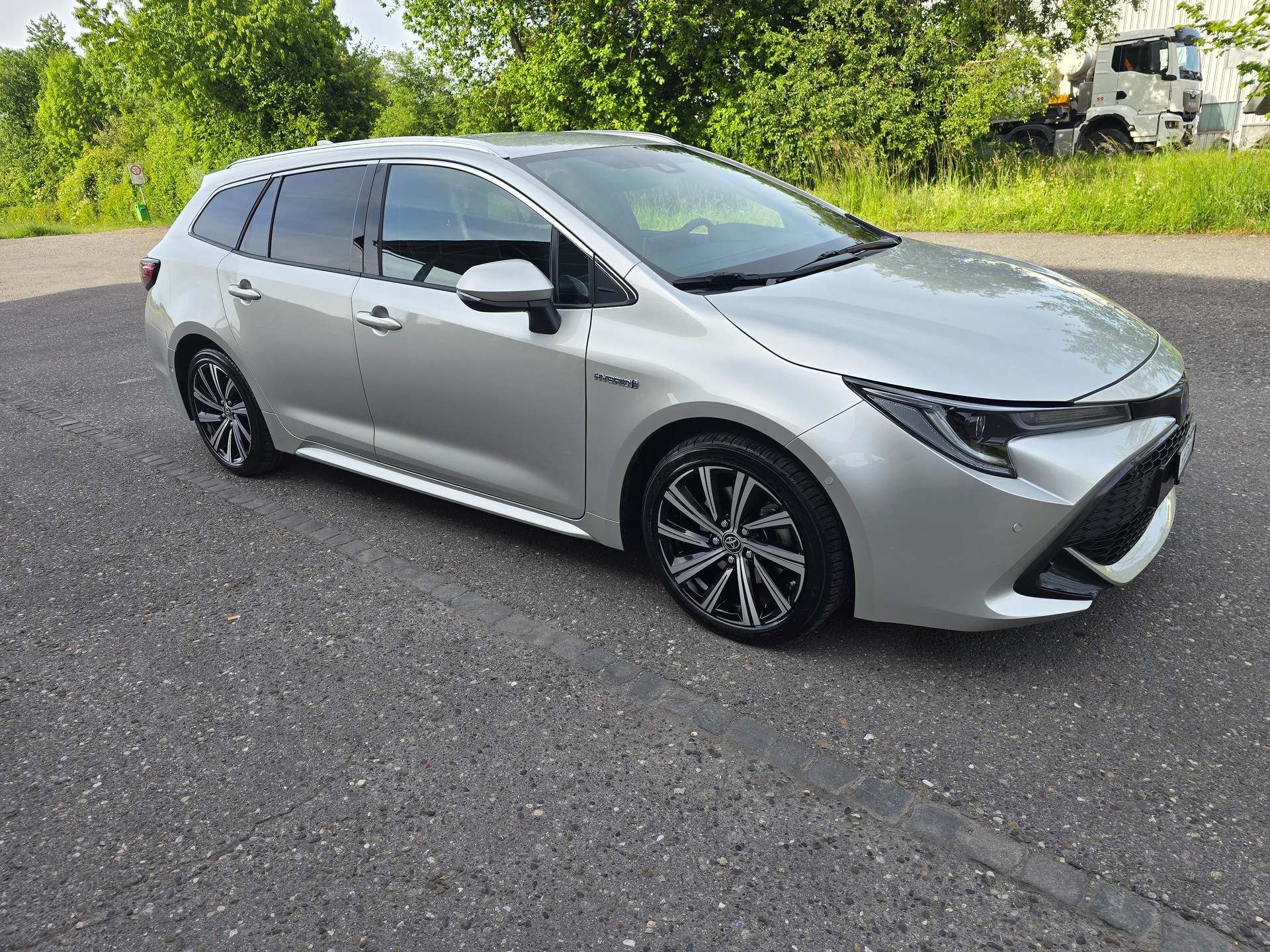 TOYOTA Corolla 2.0 HSD Premium e-CVT-image-1
