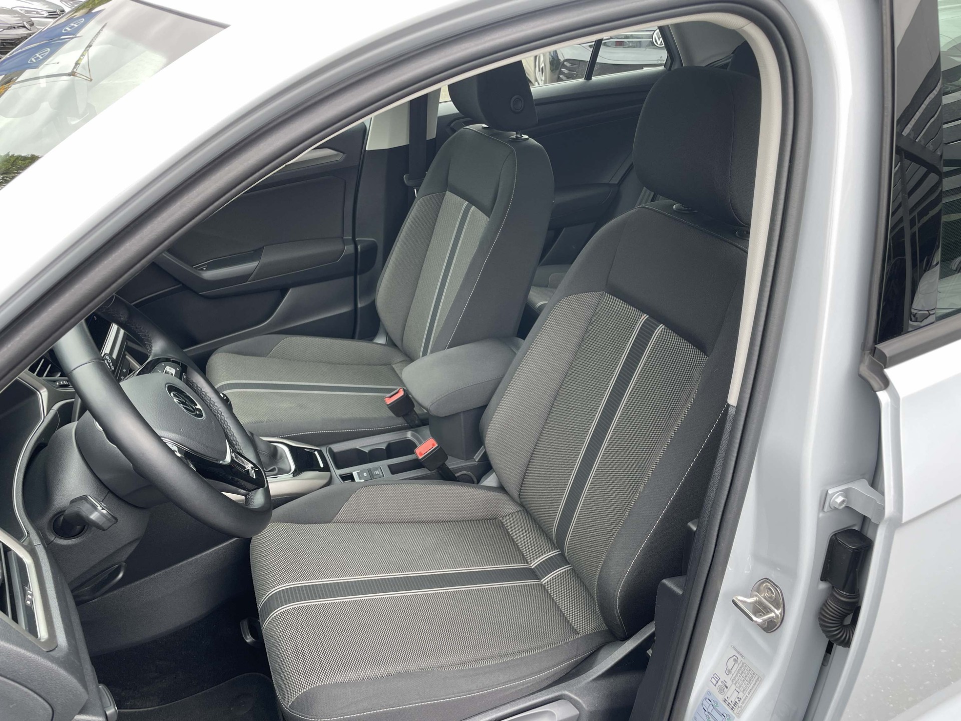 VW T-Roc 1.0 TSI Advance-image-7