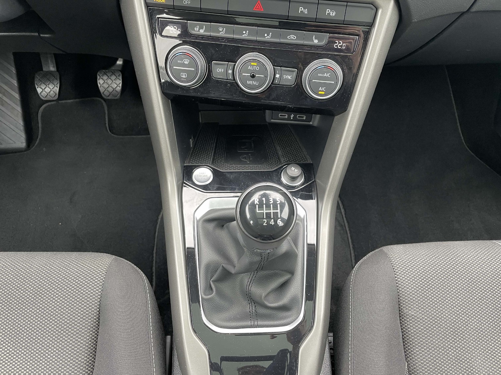 VW T-Roc 1.0 TSI Advance-image-12