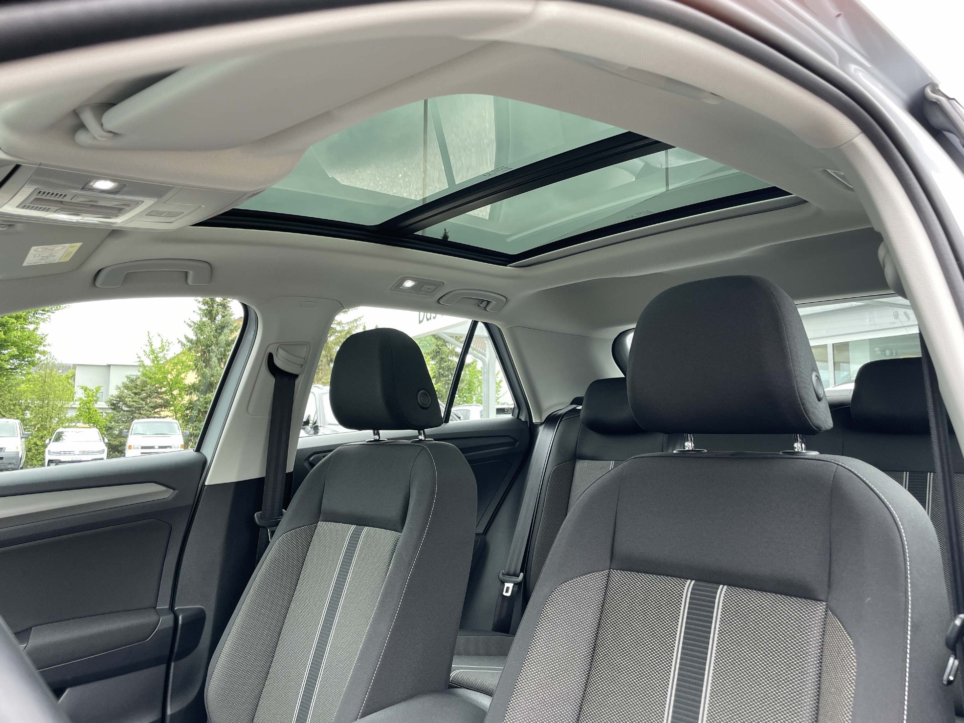 VW T-Roc 1.0 TSI Advance-image-8