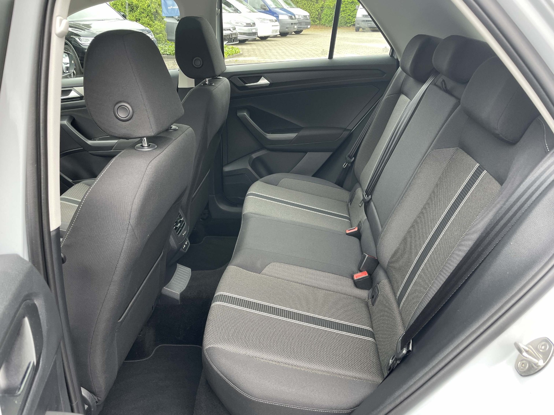 VW T-Roc 1.0 TSI Advance-image-9
