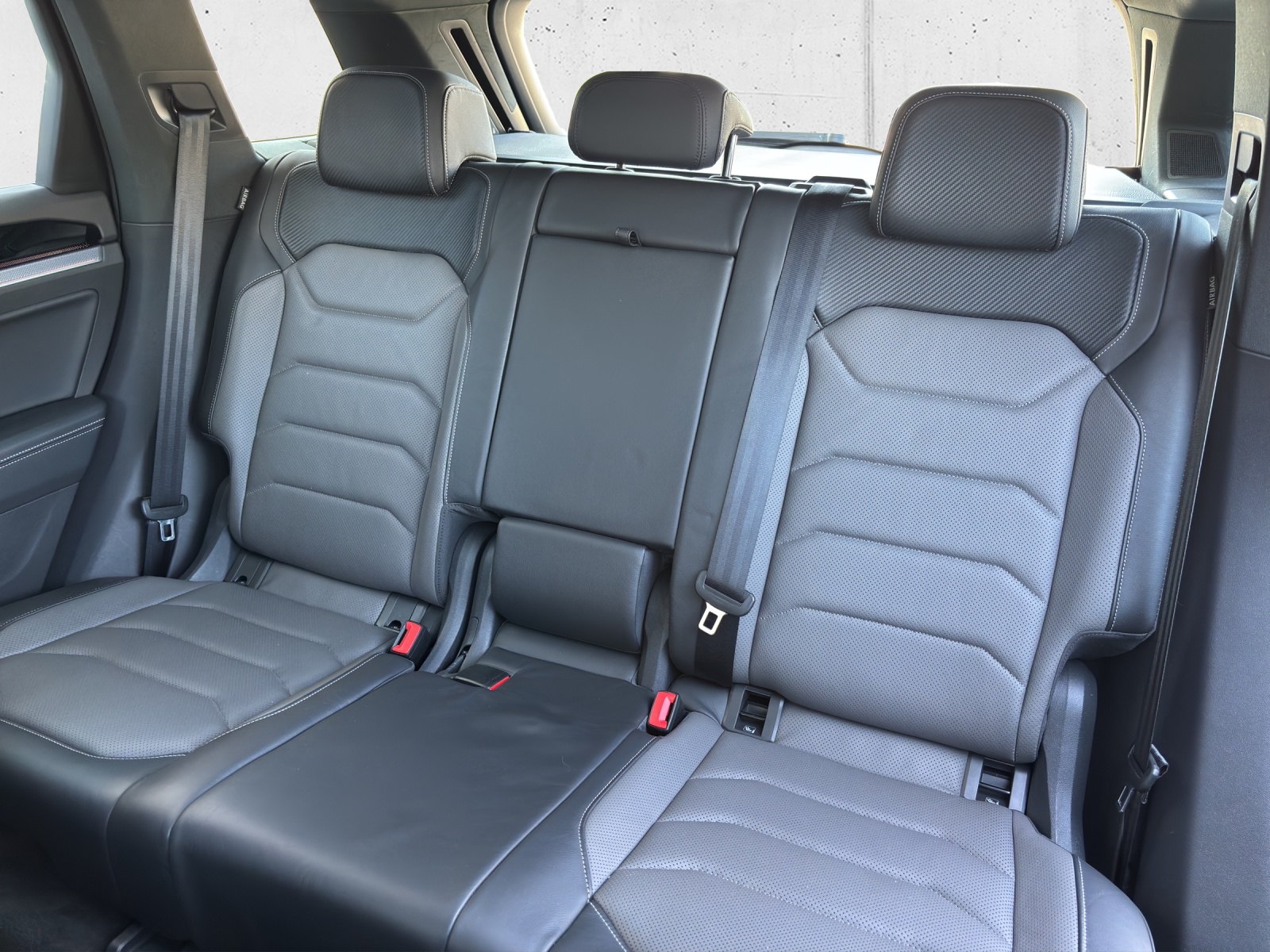 VW Touareg 3.0 TDI R Line Tiptronic mit fortl. Werksgarantie, AHK, Panorama-Ausstell-/Schiebedach, Standheizung & Winterräder-image-32