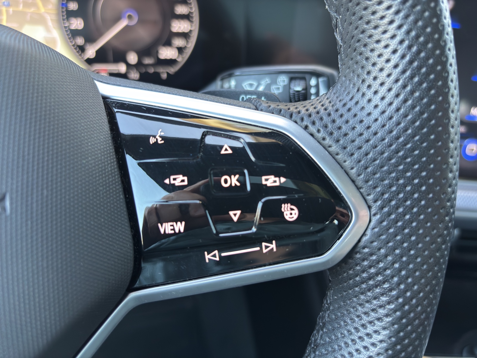 VW Touareg 3.0 TDI R Line Tiptronic mit fortl. Werksgarantie, AHK, Panorama-Ausstell-/Schiebedach, Standheizung & Winterräder-image-15