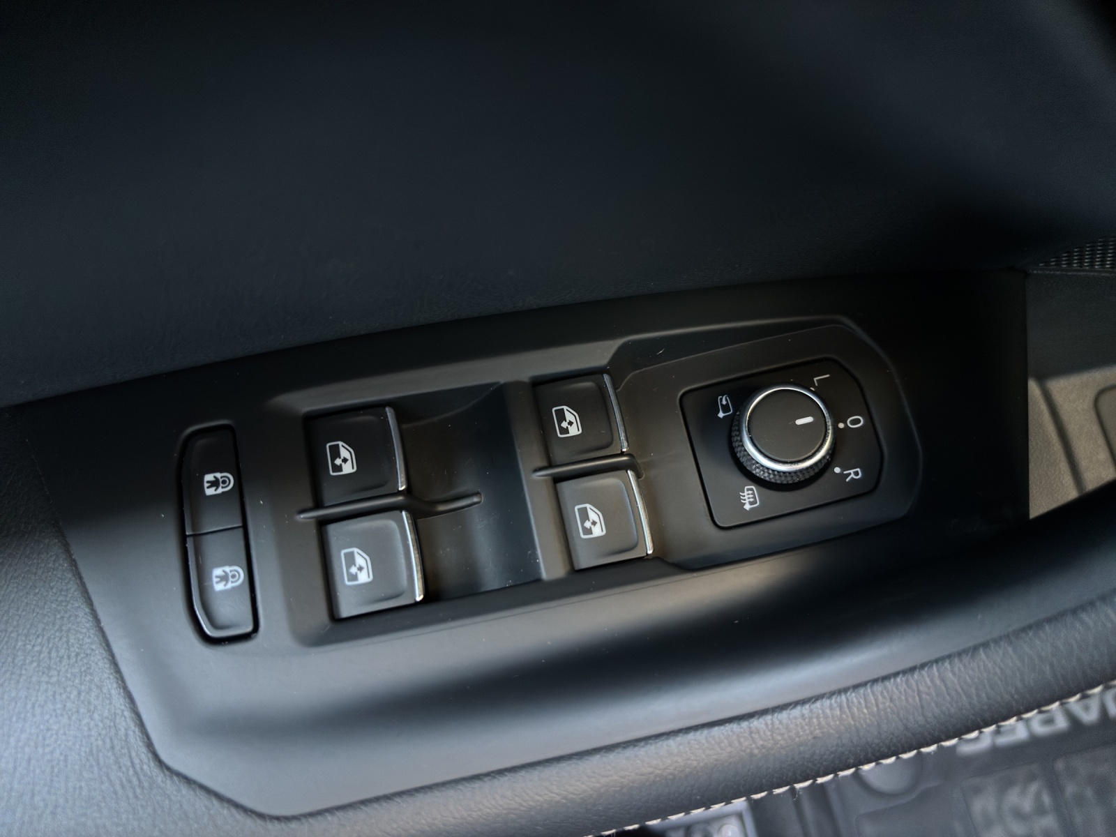 VW Touareg 3.0 TDI R Line Tiptronic mit fortl. Werksgarantie, AHK, Panorama-Ausstell-/Schiebedach, Standheizung & Winterräder-image-33
