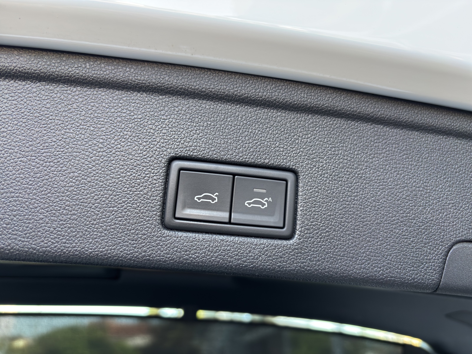 VW Touareg 3.0 TDI R Line Tiptronic mit fortl. Werksgarantie, AHK, Panorama-Ausstell-/Schiebedach, Standheizung & Winterräder-image-8