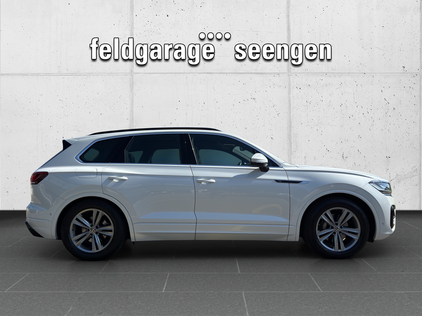 VW Touareg 3.0 TDI R Line Tiptronic mit fortl. Werksgarantie, AHK, Panorama-Ausstell-/Schiebedach, Standheizung & Winterräder-showroom-element-3