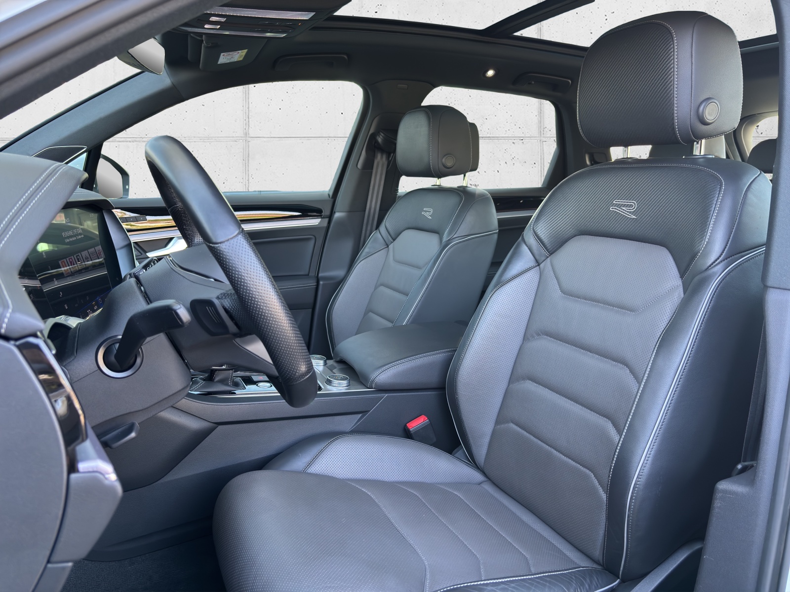 VW Touareg 3.0 TDI R Line Tiptronic mit fortl. Werksgarantie, AHK, Panorama-Ausstell-/Schiebedach, Standheizung & Winterräder-image-31