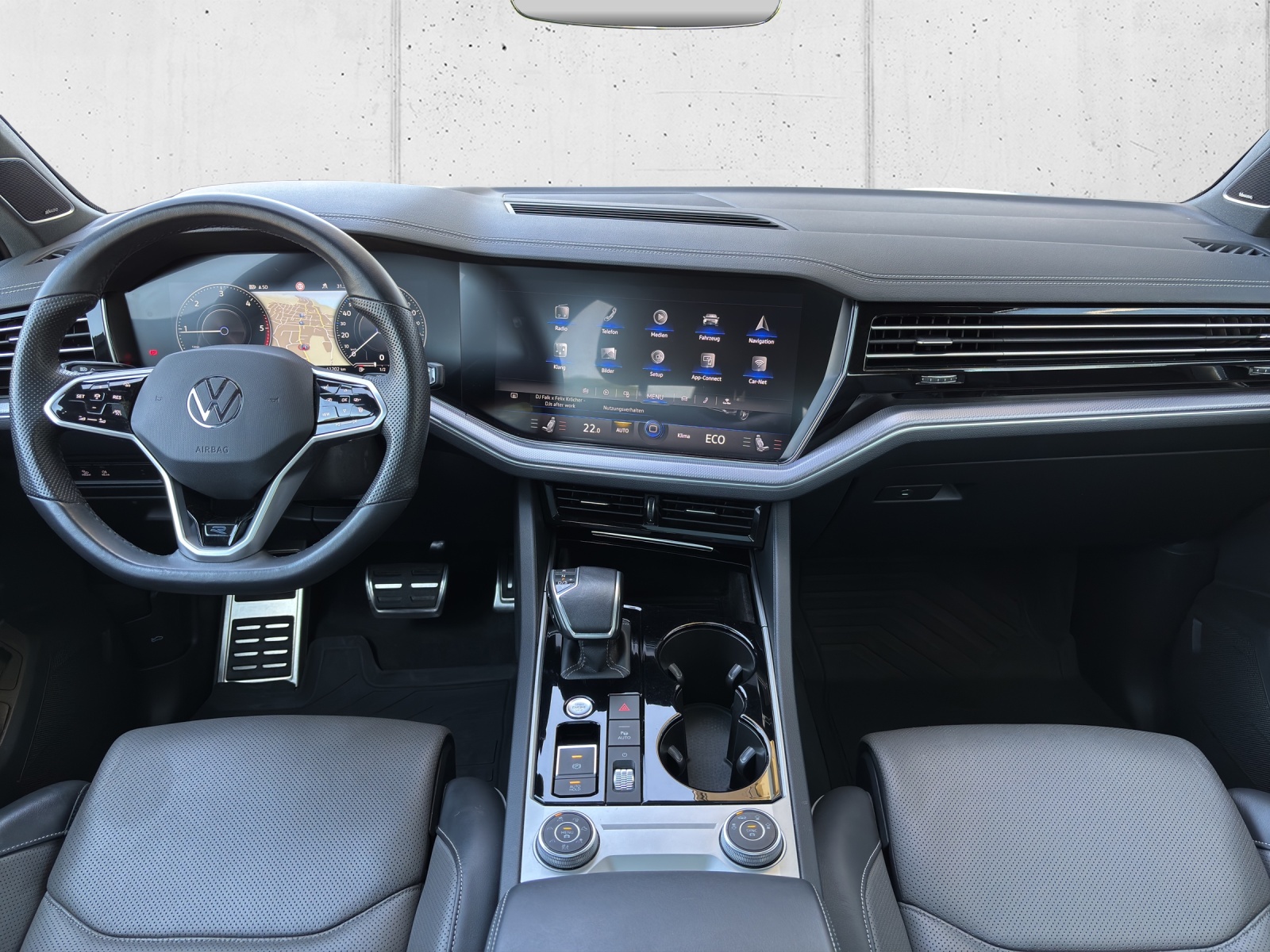 VW Touareg 3.0 TDI R Line Tiptronic mit fortl. Werksgarantie, AHK, Panorama-Ausstell-/Schiebedach, Standheizung & Winterräder-image-12