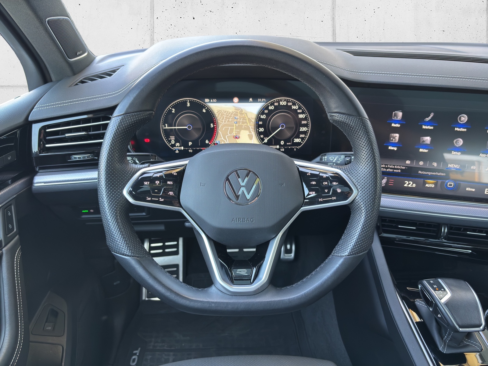 VW Touareg 3.0 TDI R Line Tiptronic mit fortl. Werksgarantie, AHK, Panorama-Ausstell-/Schiebedach, Standheizung & Winterräder-image-13
